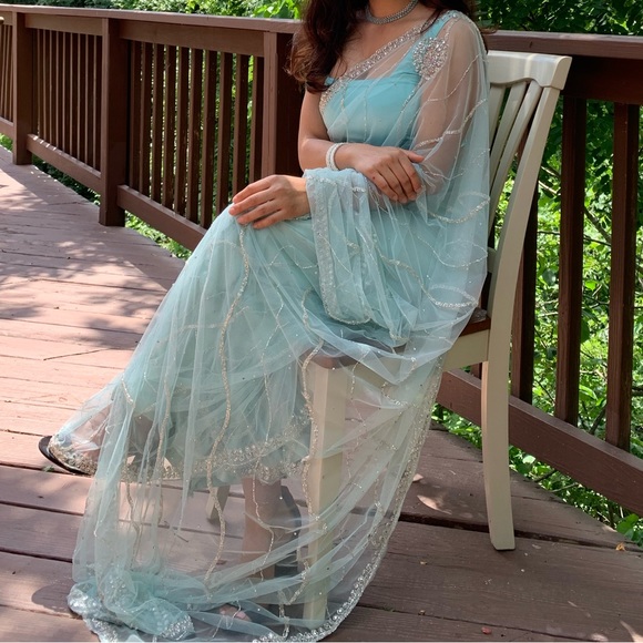 Net saree - Picture 2 of 6